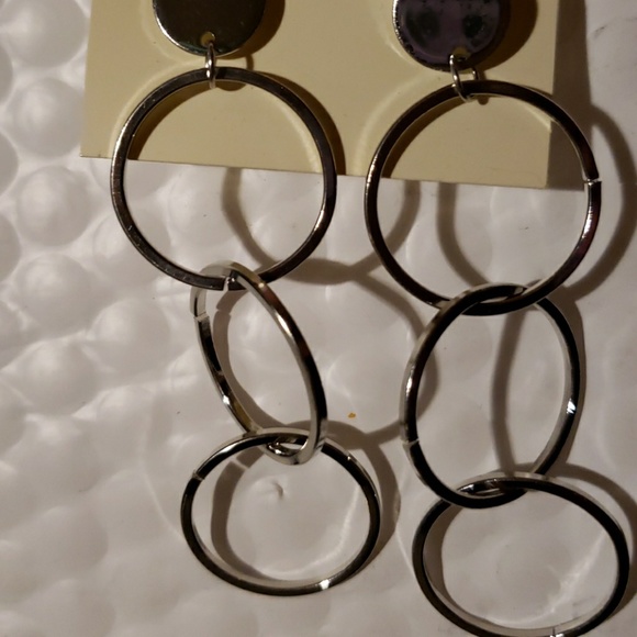 SILVERTONE EARRINGS - Picture 2 of 3